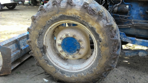 ขายรถไถ ฟอร์ด 8210 คาราโร่ พร้อมทะเบียน 0876743909