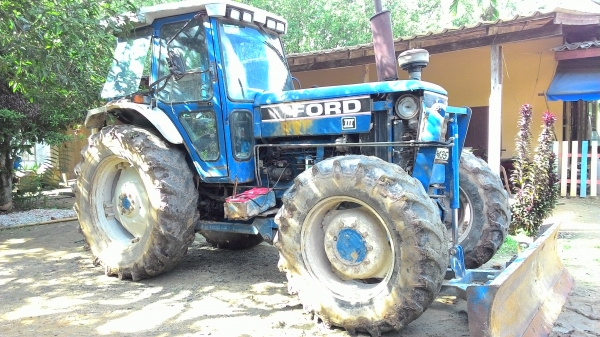 ขายรถไถ ฟอร์ด 8210 คาราโร่ พร้อมทะเบียน 0876743909