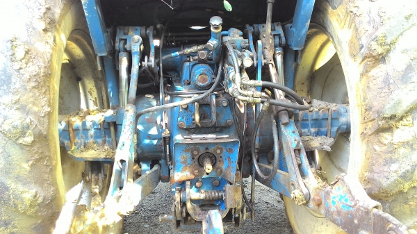 ขายรถไถ ฟอร์ด 8210 คาราโร่ พร้อมทะเบียน 0876743909