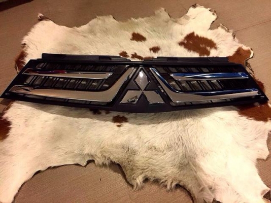 กระจังหน้า Pajero sport 2013