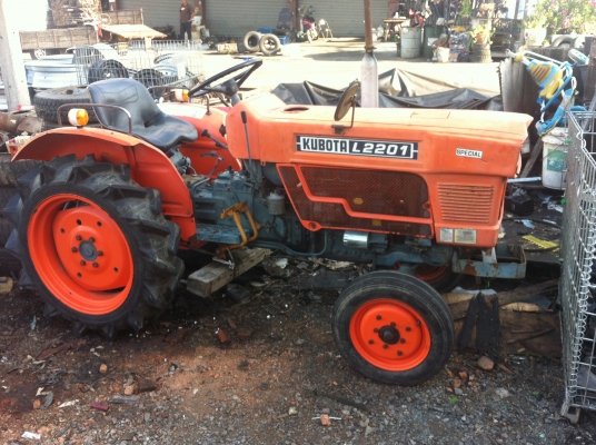 ขายรถไถkubota L2201เก่านอกพรอ้มหางโรตารี่คับ