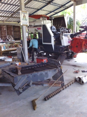 ขายรถเกี่ยวข้าว คูโบต้า รุ่น DC 60 เติมน้ำมันอย่างเดียว เช็คศูนย์ พร้อมใช้