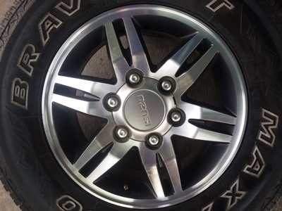 ขายล้อแม็กISUZU HI Lender16 ยาง245/70/16   4 ล้อ