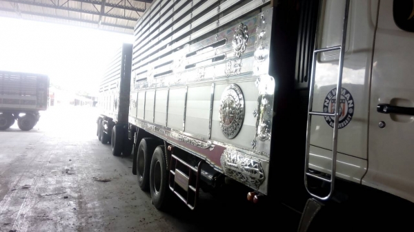 ขาย HINO MEGA 380 พ่วงแม่ลูก กระบะเนียมคอกเกษตรดั๊ม รถปี 54  ไมลวิ่ง 290,000 โล