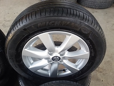 ขายล้อแม็กNISSAN ALMERA VL(รุ่นTOP)ยางปี 3513  4 ล้อ