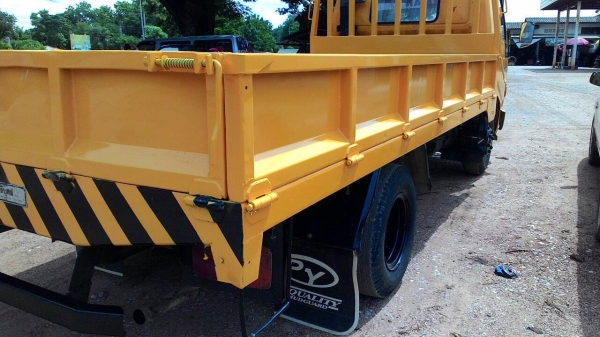 ขายรถหกล้อซึ่งเดิมเป็นรถหลวงของแขวงการทาง ขายรถบรรทุก6 ล้อยี่ห้อ ฮี่โน่  สภาพดี