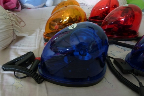 ไฟไซเรน 12 โวลท์ อันละ 580 บาท.-     มีสี แดง / น้ำเงิน / สี ส้ม