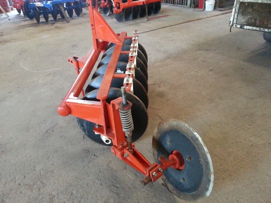 ผาน 6 * 22  ราคาเบาๆ 21,000.- ไถดี สภาพดี ใบเต็ม โครงดี สีเดิม ติดต่อ 081-7807317