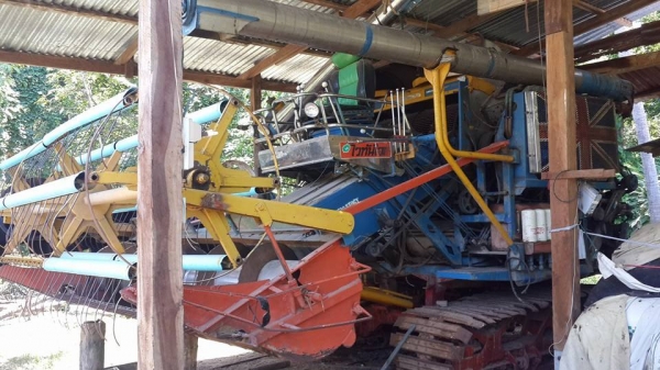 ขายรถเกี่ยวข้าวไทยเส็งยนต์ มดตะนอย ช่วงล่าง10 โซ่ดี ลูเลอร์9ล้อ เครื่องดี ho7cเทอร์โบว์ อุ้มปรับระดับ พร้อมใช้งานช่วงล่างเต็มตู้ดี ปั๊มไดกิ้น22