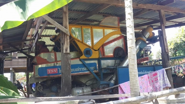 ขายรถเกี่ยวข้าวไทยเส็งยนต์ มดตะนอย ช่วงล่าง10 โซ่ดี ลูเลอร์9ล้อ เครื่องดี ho7cเทอร์โบว์ อุ้มปรับระดับ พร้อมใช้งานช่วงล่างเต็มตู้ดี ปั๊มไดกิ้น22