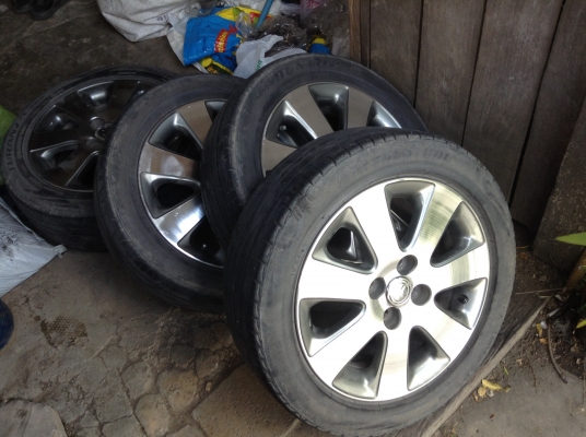 แม็ก toyota แท้ขอบ 15 นิ้ว 4 รู 100 แถมยางปี 11ติดไปทั้งชุด 2000 บาทลดราคาสุดๆงดต่อ