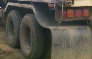 ISUZU ROCKY FXZ 240 HP 6SD1 สิบล้อดั๊มพ์ 2 เพลา ร็อกกี้หัวขาว กระบะดั๊มพ์เหล็ก 12 ตันของสามมิตรลอนนอน สภาพดีสวยพร้อมบรรทุกพร้อมใช้งานได้เลยครับ เครื่องยนต์แรงดีไม่มีเยิ้ม ภายในเก๋งคอนโซลสวยครบพร้อม พวงมาลัยเพาเวอร์ เกียร์ฟูลเลอร์เดิมๆใช้งานง่ายไม่มีหลุด ร