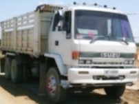 ISUZU ROCKY FXZ 240 HP 6SD1 สิบล้อดั๊มพ์ 2 เพลา ร็อกกี้หัวขาว กระบะดั๊มพ์เหล็ก 12 ตันของสามมิตรลอนนอน สภาพดีสวยพร้อมบรรทุกพร้อมใช้งานได้เลยครับ เครื่องยนต์แรงดีไม่มีเยิ้ม ภายในเก๋งคอนโซลสวยครบพร้อม พวงมาลัยเพาเวอร์ เกียร์ฟูลเลอร์เดิมๆใช้งานง่ายไม่มีหลุด ร