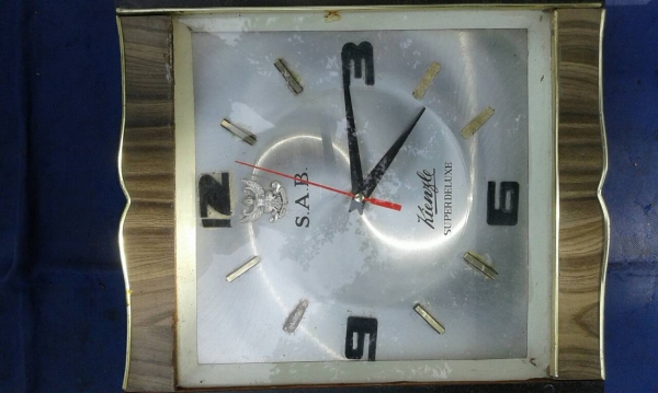 นาฬิกาเก่าโครงสร้างไม้สัก นาฬิกาเก่าโครงสร้างไม้สัก