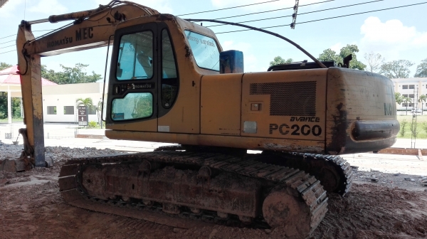 ขายแบคโฮ KOMATSU   PC200 - 6 ไฟฟ้าเต็มใชัได้ดีทุกระบบ ดูรถราคาคุยกันได้