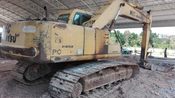 ขายแบคโฮ KOMATSU PC200 - 6 ไฟฟ้าเต็มใชัได้ดีทุกระบบ ดูรถราคาคุยกันได้ ขายแบคโฮ KOMATSU PC200 - 6 ไฟฟ้าเต็มใชัได้ดีทุกระบบ ดูรถราคาคุยกันได้