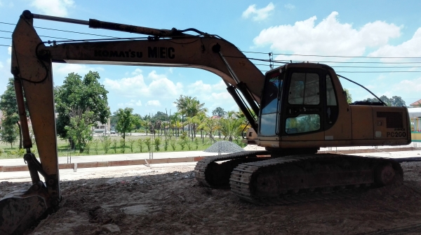 ขายแบคโฮ KOMATSU PC200 - 6 ไฟฟ้าเต็มใชัได้ดีทุกระบบ ดูรถราคาคุยกันได้ ขายแบคโฮ KOMATSU PC200 - 6 ไฟฟ้าเต็มใชัได้ดีทุกระบบ ดูรถราคาคุยกันได้
