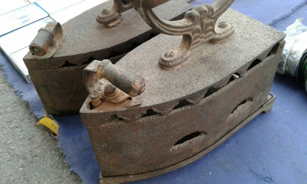 เตารีดเหล็กหล่อ