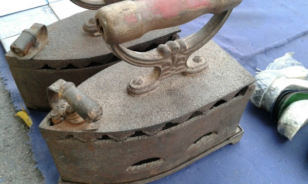 เตารีดเหล็กหล่อ