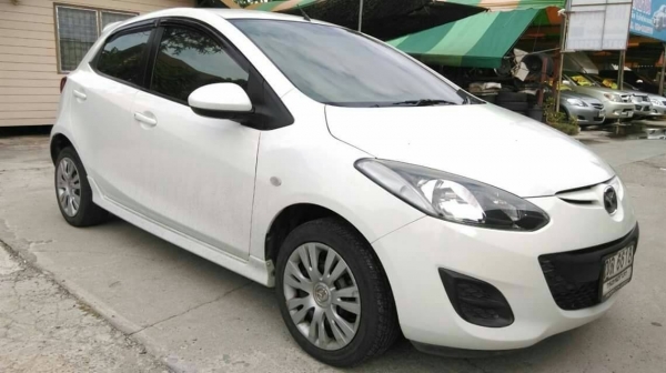 ขายมาสด้า 2 สีขาว ปี2011