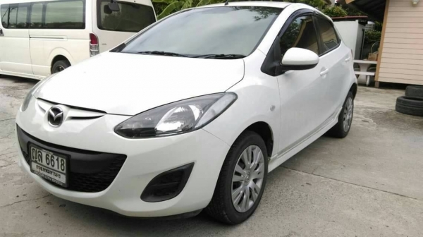 ขายมาสด้า 2 สีขาว ปี2011