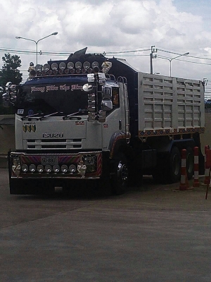 สิบล้อ อีซูซุ FVZ 300 ปี57-2เพา (แม่เดียว) สภาพนางฟ้าสวยกริบบางเดิมทั้งคันใช้งานน้อย วิ่ง 100&times;&times;&times;กม เอกสารชุดโอนครบ