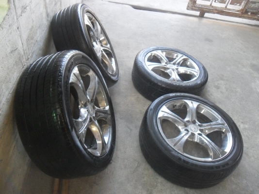 ล้อแม็ก 17นิ้ว 4รู100/114 พร้อมยาง สวยๆ 4 ล้อ ลดราคาเหลือ 4900 บาท