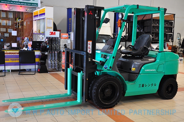 ขายรถโฟล์คลิฟท์มือสอง MITSUBISHI รุ่น FD30T GRENDIA  ราคา 435,000 บาท นำเข้าจากประเทศญี่ปุ่น 100\% ไม่เคยใช้งานในประเทศไทย
