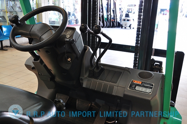 ขายรถโฟล์คลิฟท์มือสอง MITSUBISHI รุ่น FD30T GRENDIA  ราคา 435,000 บาท นำเข้าจากประเทศญี่ปุ่น 100\% ไม่เคยใช้งานในประเทศไทย