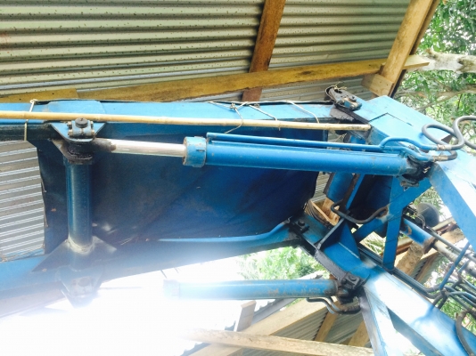 ขายเครื่องคีบอ้อยติดรถแทรกเตอร์ฟอร์ด สภาพดีมากพร้อมใช้งาน