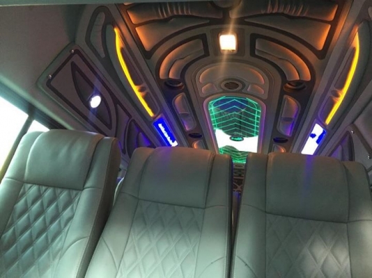 โทร0877758887นางเบสท์รถตู้ท่าพระขายรถตู้ดีเซล2.5ปี12. เกียMT