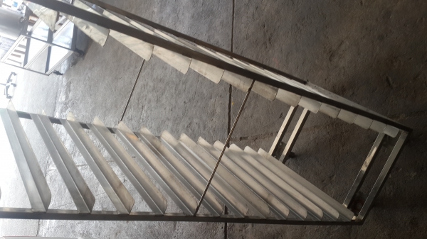 ชั้นเสียบถาดขนมสเตนแลส