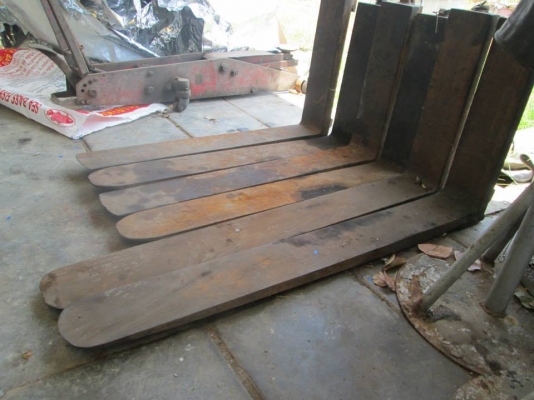 ขายเหมางารถยก ฟอร์คลิฟท์ มี 3 คู่ ขายเหมางารถยก ฟอร์คลิฟท์ มี 3 คู่