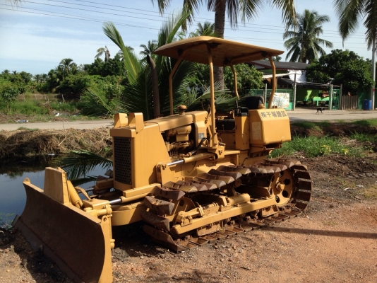 ขายด่วน รถดันดิน แทรคเตอร์  มีหลายรุ่น  MITSUBISHI BD2G  ,  KOMATSU  D20P   รถสวย สภาพดี  พร้อมใช้  ราคาโปรโมชั่น  สนใจโทร  089-7462641  สุวรรณี  เผ่าพงศ์ษา จ้า....