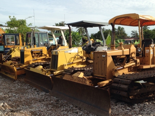 ขายด่วน รถดันดิน แทรคเตอร์  มีหลายรุ่น  MITSUBISHI BD2G  ,  KOMATSU  D20P   รถสวย สภาพดี  พร้อมใช้  ราคาโปรโมชั่น  สนใจโทร  089-7462641  สุวรรณี  เผ่าพงศ์ษา จ้า....