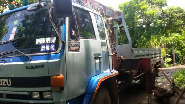 ขายร็อกกี้165แรง ติดเครน5ตัน 4ปลอก 3ชัก ยาว7.20เมตร เครื่องดี แคชซีสวย สภาพพร้อมใช้งาน เอกสารพร้อมโอน สนใจโทร 090-8588220คุณนะ 093-3258446คุณบิว ID:narong498 หรือเข้าดูสินค้าอื่นๆได้ที่ www.truck.in.th/498 หรือเพจFacebook ณรงค์ ซื้อขายรถมือสอง (เว็บไซต์ส่