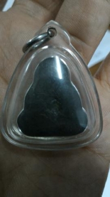 พระปิดตา เนื้อตะกั่วชิน หลังจารยันต์ เลี่ยมกรอบสวย