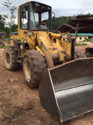 ขายรถตักKOMATSU รุ่น wa 100-3 พร้อมใช้งาน มีเอกสารพร้อม 950,000 ทวีเดช 081-970-1769