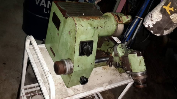 เครื่องลับคมมีดแกะสลัก สภาพใช้งาน 19000 บาท 0814583376 เอก ปทุม