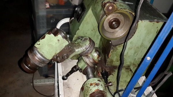 เครื่องลับคมมีดแกะสลัก สภาพใช้งาน 19000 บาท 0814583376 เอก ปทุม