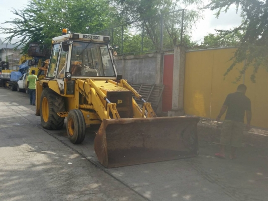 คันนี้เอาออกมาเตรียมรอขึ้นรถลูกค้าพระราม 2 ครับ ท่านใดสนใจ รถหน้าตักหลังขุด JCB พร้อมใช้งาน เก่าญี่ปุ่น มาหาเราครับ