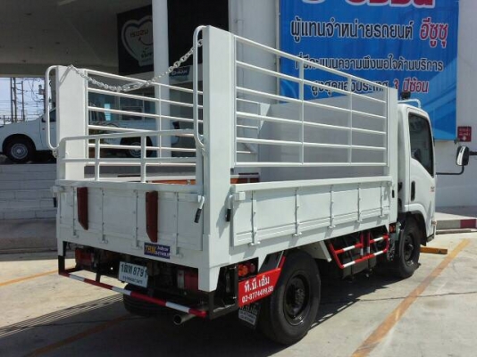 รถบรรทุก NLR 130  สีล้อรถไม่ติดเวลา รถใหม่