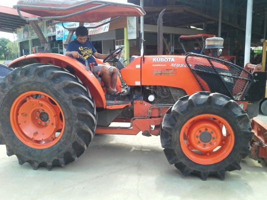 ขาย แทรกเตอร์ KUBOTA M9540 ถูกๆ สวยๆ ยางหน้า-หลังใหม่หมด ชั่วโมงน้อนๆคับ