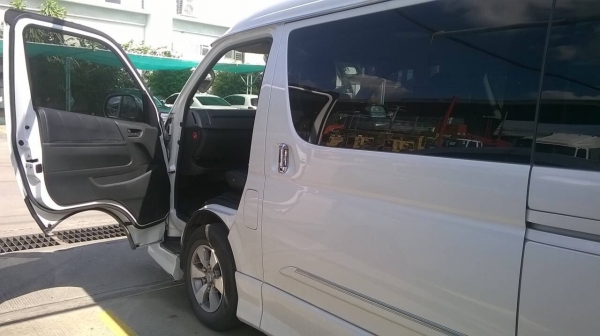 เปิดประมูลด่วนรถตู้โตโยต้า ปี 2012 รถสวย สภาพดี เปิดประมูลด่วนรถตู้โตโยต้า ปี 2012 รถสวย สภาพดี