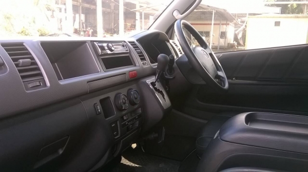 เปิดประมูลด่วนรถตู้โตโยต้า ปี 2012 รถสวย สภาพดี เปิดประมูลด่วนรถตู้โตโยต้า ปี 2012 รถสวย สภาพดี