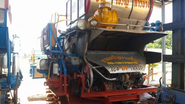 ขายรถเกี่ยวข้าวปานเจริญ เครื่องjo8cทรู260เทอร์โบว์ ช่วงล่างลูเลอร์10ลูก ตู้เลส อุ้มปรับระดับ ปั๊มไดกิ้น23 ตัวเดิน12นอก สภาพพร้อมใช้งาน