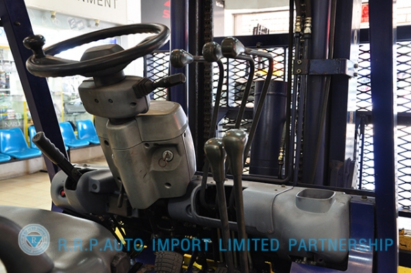 ขายรถโฟล์คลิฟท์มือสอง KOMATSU รุ่น FD35W7  ราคา 470,000 บาท นำเข้าจากประเทศญี่ปุ่น 100\% ไม่เคยใช้งานในประเทศไทย