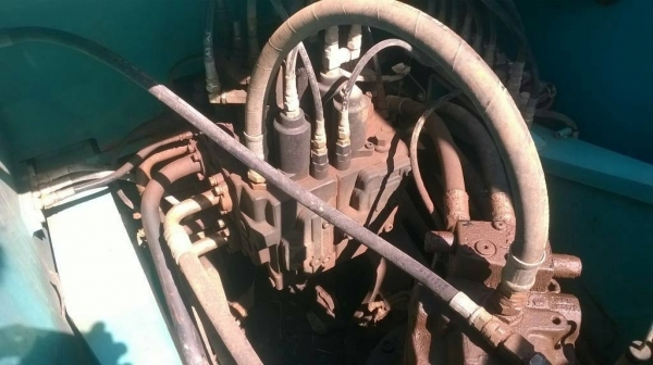 KOBELCO M 8 - Super X SK 200 ใช้งาน 7,600 ชม. รถบอดี้สวยเดิมๆ ภายในเก๋งอุปกรณ์ครบพร้อม แอร์เย็น ภายนอกบูมอาร์มมีปะนิดหน่อยครับสภาพดีพร้อมทำงานได้เลยไม่มีปัญหาครับ ช่วงล่างเอวแน่นดี โรลเลอร์บูทใบแทรกประมาณ 75\% พร้อมใช้งาน เอกสารเล่มทะเบียน ราคาต่อรองได้ครั