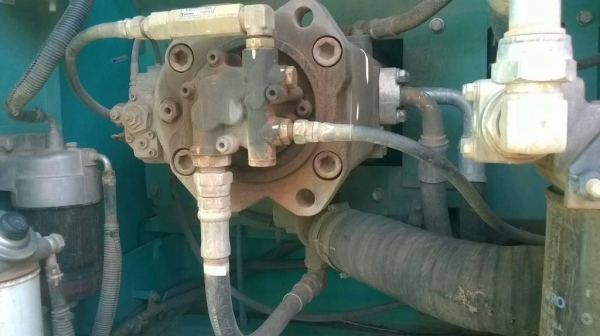 KOBELCO M 8 - Super X SK 200 ใช้งาน 7,600 ชม. รถบอดี้สวยเดิมๆ ภายในเก๋งอุปกรณ์ครบพร้อม แอร์เย็น ภายนอกบูมอาร์มมีปะนิดหน่อยครับสภาพดีพร้อมทำงานได้เลยไม่มีปัญหาครับ ช่วงล่างเอวแน่นดี โรลเลอร์บูทใบแทรกประมาณ 75\% พร้อมใช้งาน เอกสารเล่มทะเบียน ราคาต่อรองได้ครั