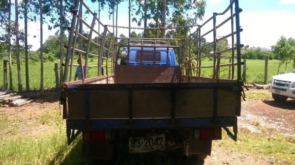 ขาย 6 ล้อ ISUZU NKR ปี 46 เครื่อง 4HG1 130 แรงม้า คัสซีสวยตลอดเส้น พวงมาลัยพาวเวอร์ เครื่องเสียงครบ ทะเบียนพร้อมโอนครับ